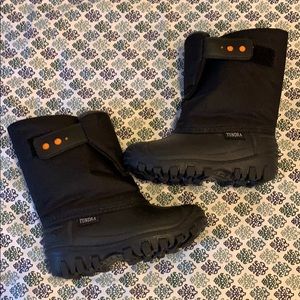 Tundra brand toddler snow boots, size 9
